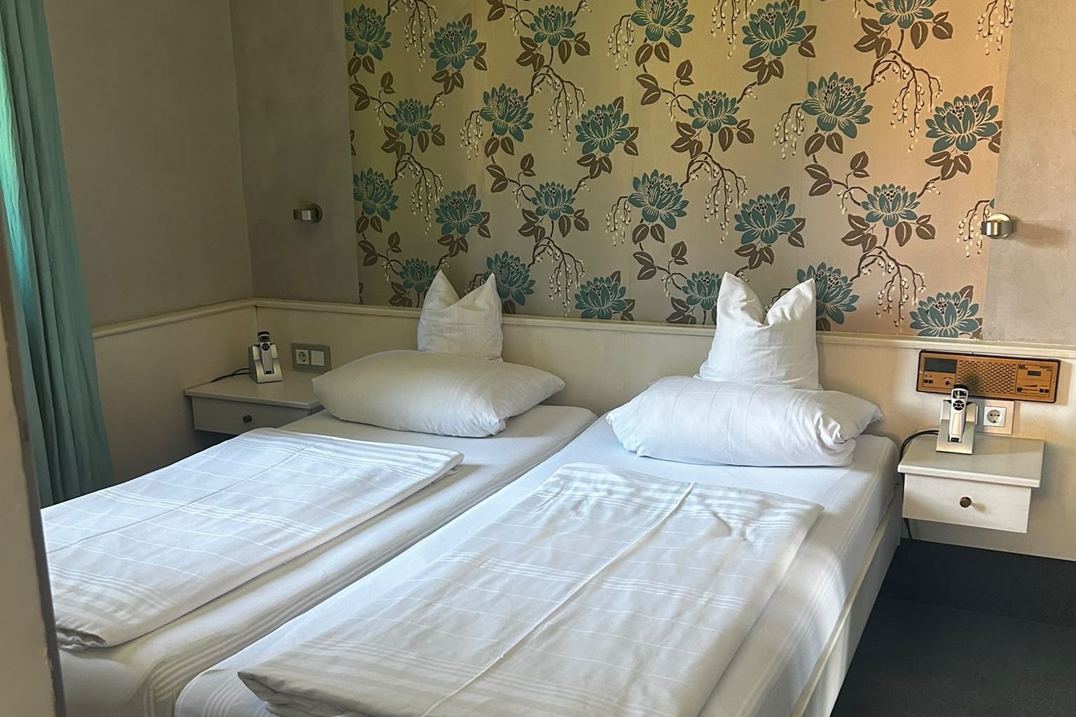 Das Bett im Deluxe Doppelzimmer