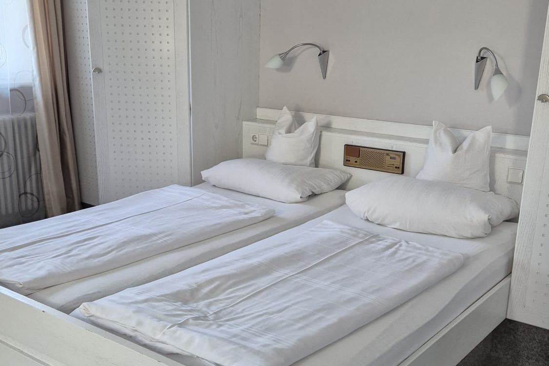 Kleines Doppelzimmer mit Doppelbett